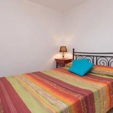 Sleeps 10