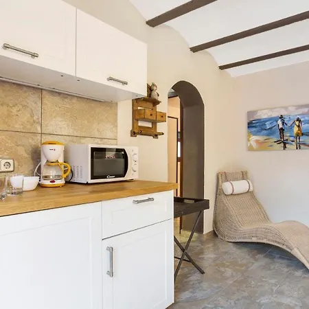 Sleeps 10