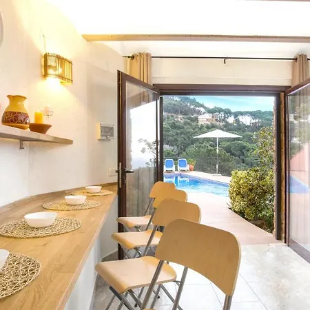 Sleeps 10 Villa Lloret de Mar