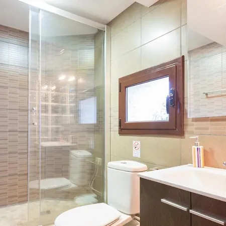 Sleeps 10 Villa
