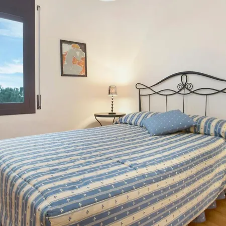 Villa Sleeps 10 *